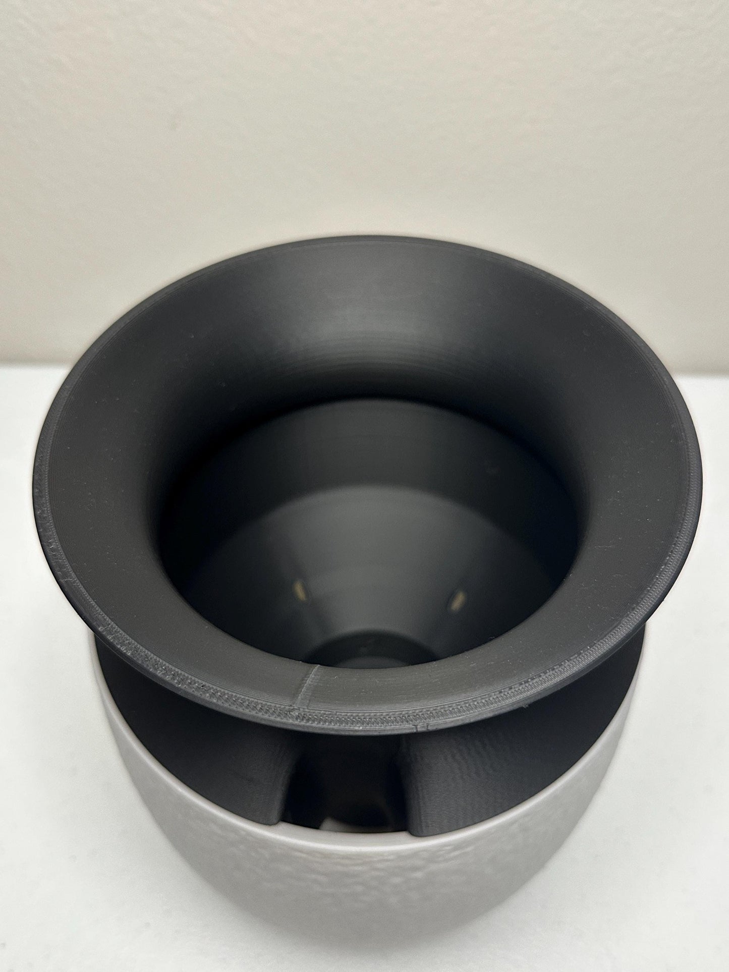 Two-Tone Planter with Water Reservoir: Modern Black & White Indoor/Outdoor Design