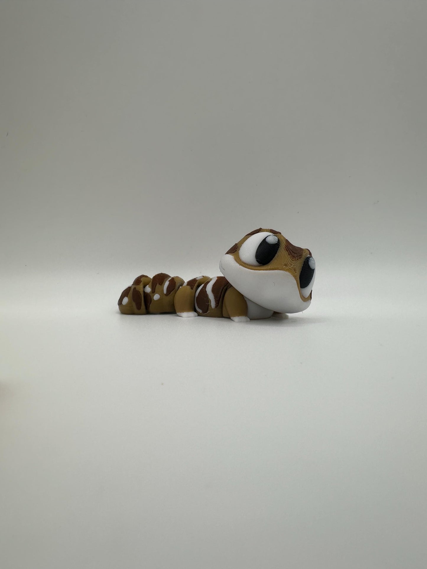 3D Printed Articulated Gecko Figurine: Movable Lizard Decor