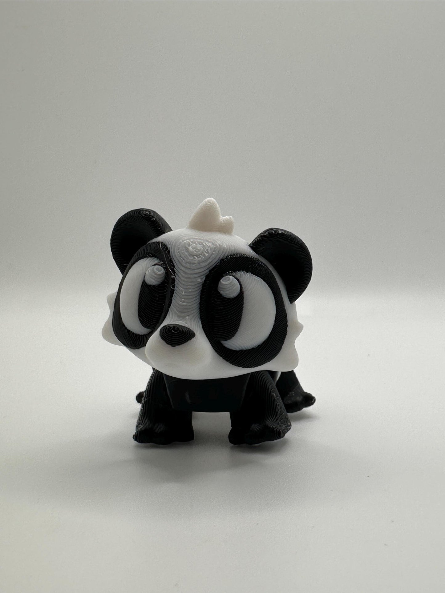3D Printed Articulated Panda Figurine: Movable Desk Decor