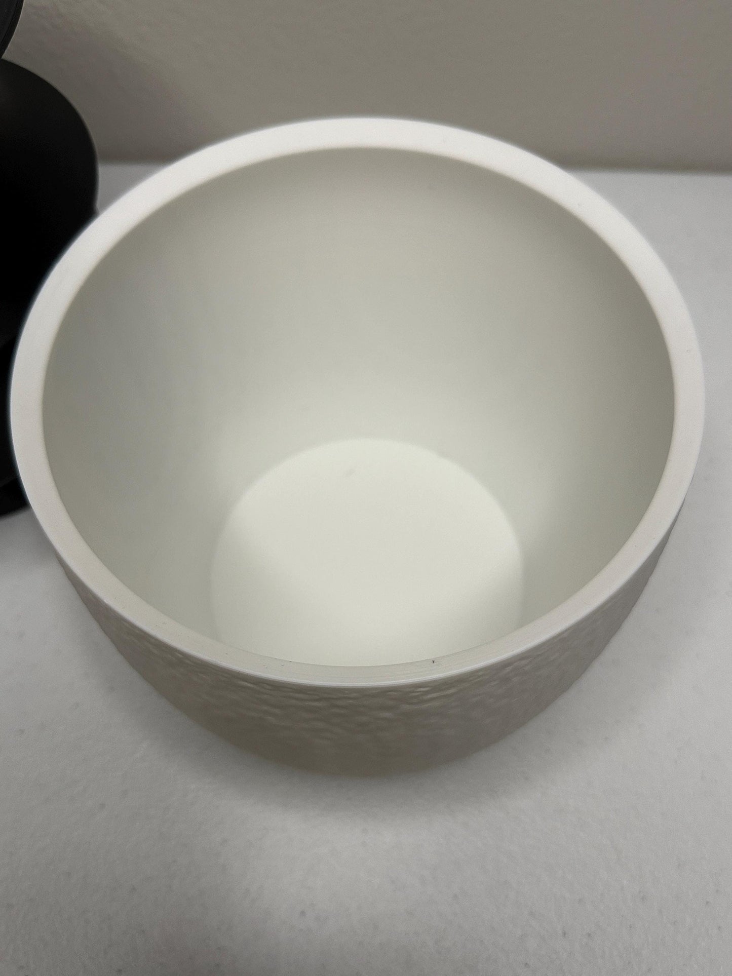 Two-Tone Planter with Water Reservoir: Modern Black & White Indoor/Outdoor Design