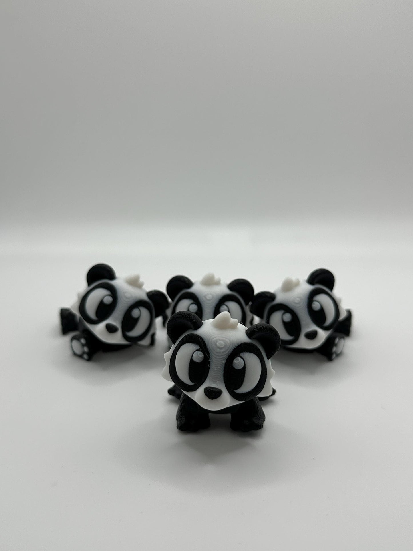 3D Printed Articulated Panda Figurine: Movable Desk Decor