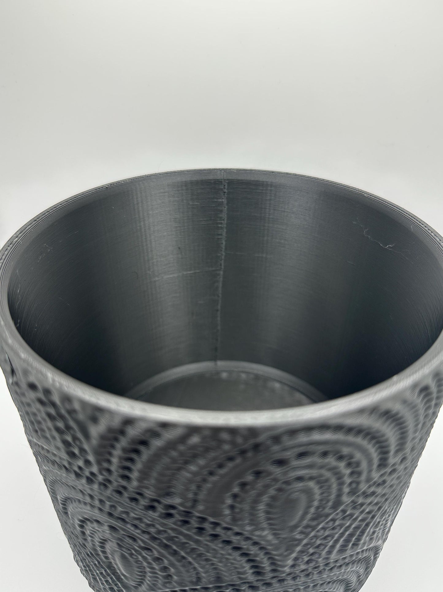 Textured Modern Indoor Planter – Black or White Decorative Pot for Houseplants