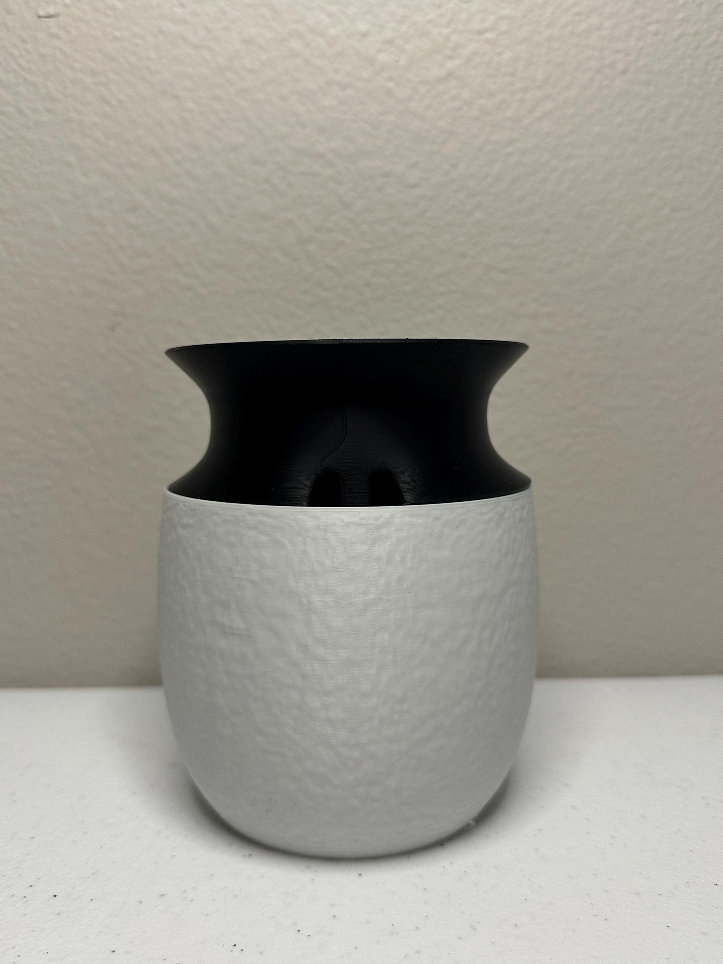 Two-Tone Planter with Water Reservoir: Modern Black & White Indoor/Outdoor Design