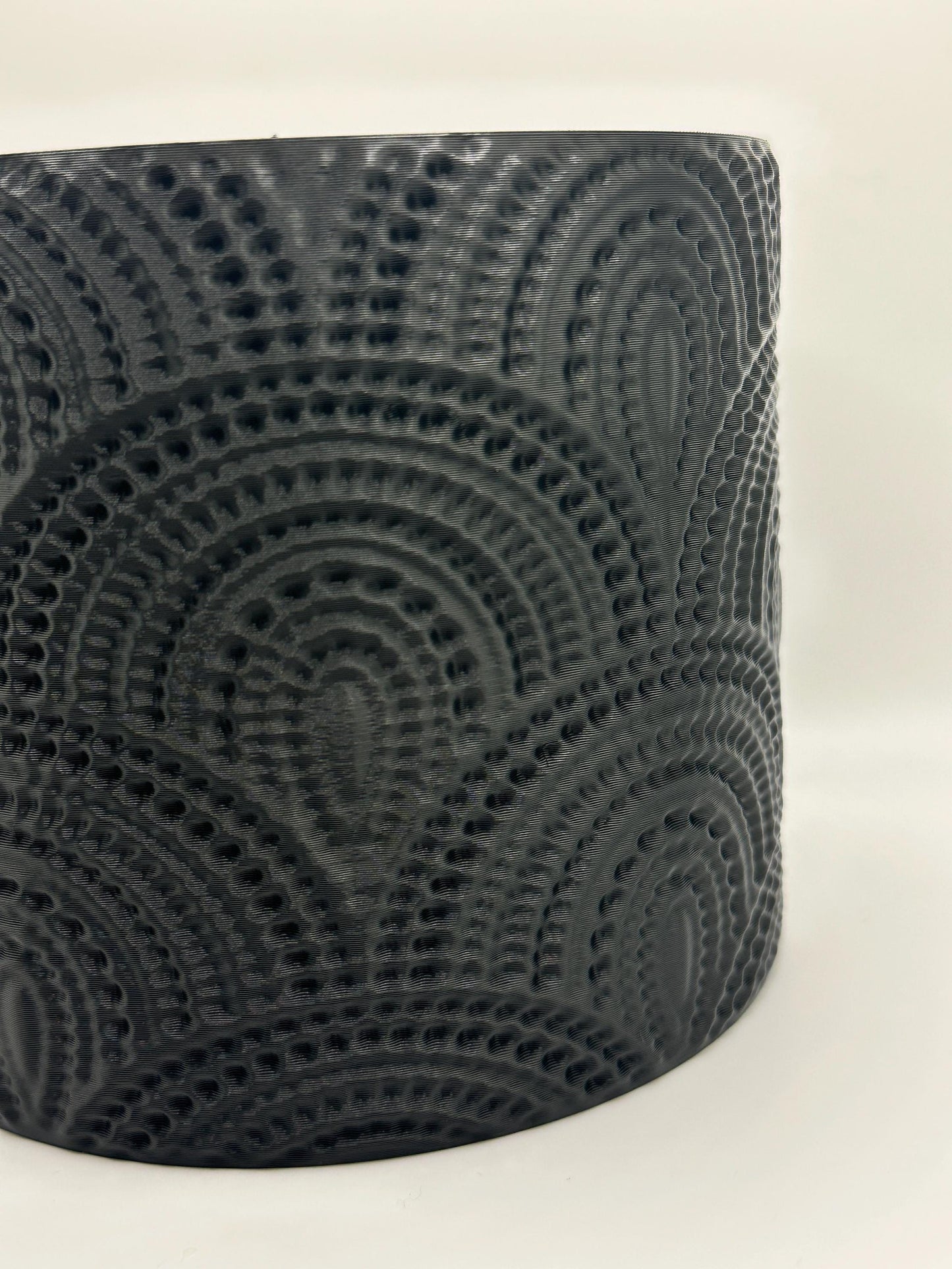 Textured Modern Indoor Planter – Black or White Decorative Pot for Houseplants