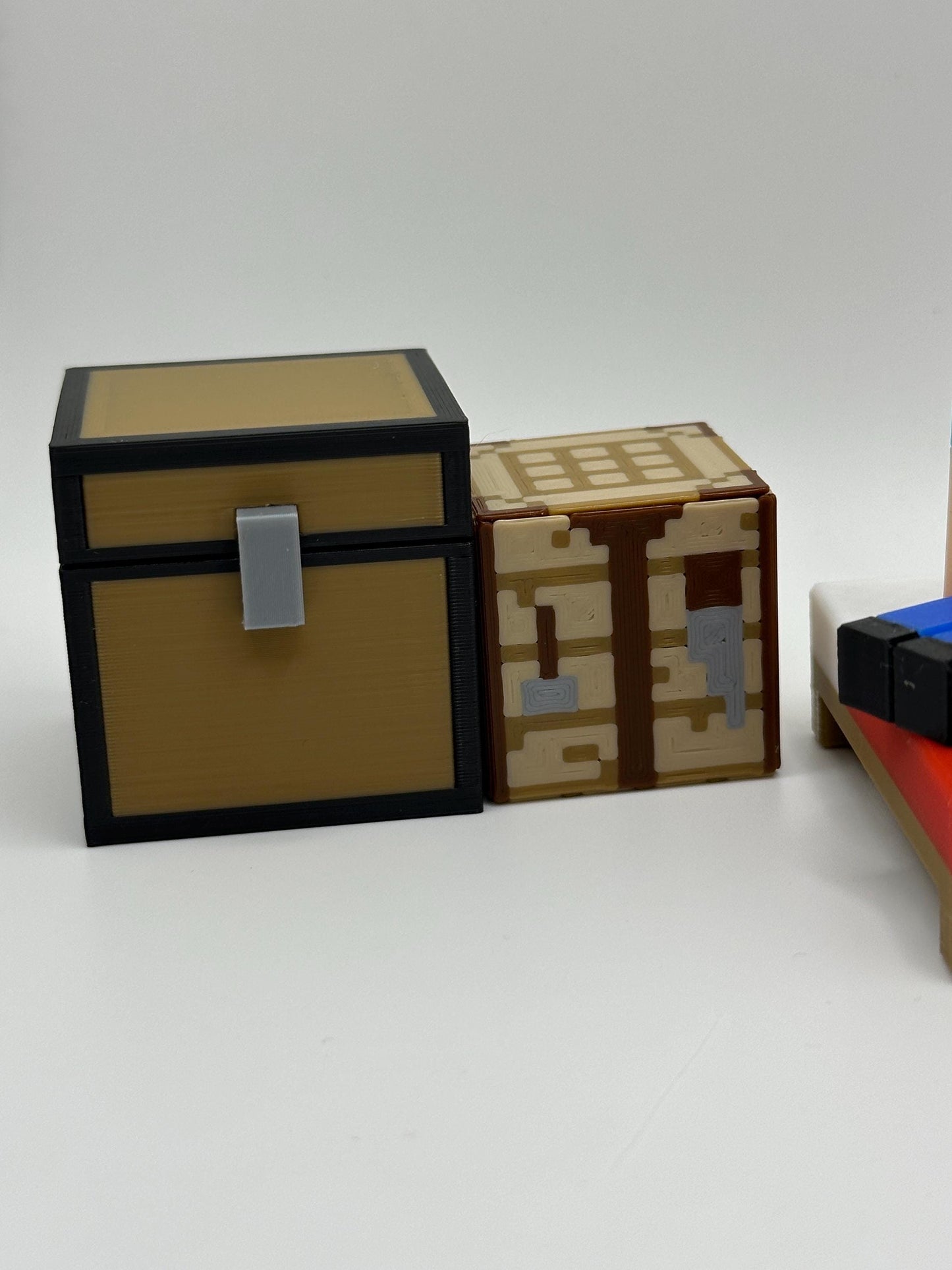 Character Pack – Articulated Character, Bed, Chest & Crafting Table | 3D Printed Display Set