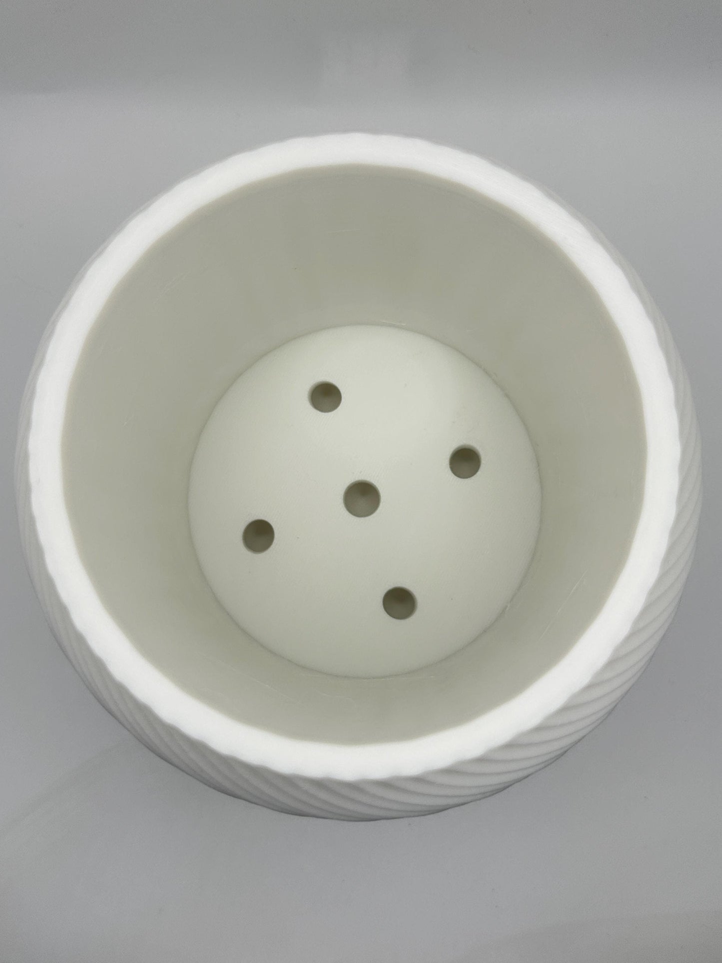 Modern Spiral Planter with Matching Drip Tray – Black or White Indoor/Outdoor Plant Pot