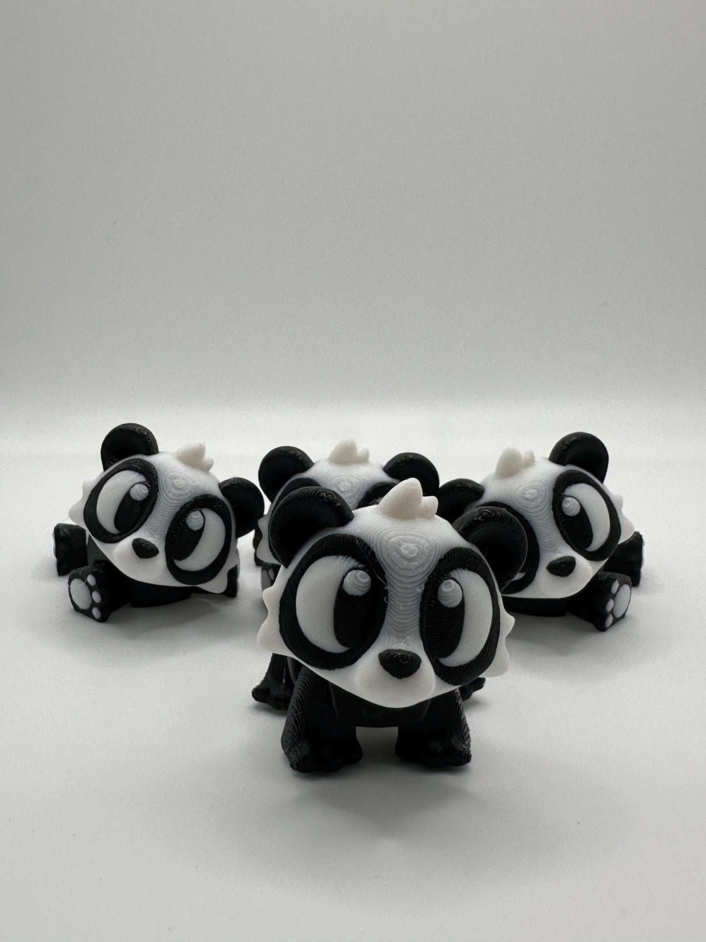3D Printed Articulated Panda Figurine: Movable Desk Decor