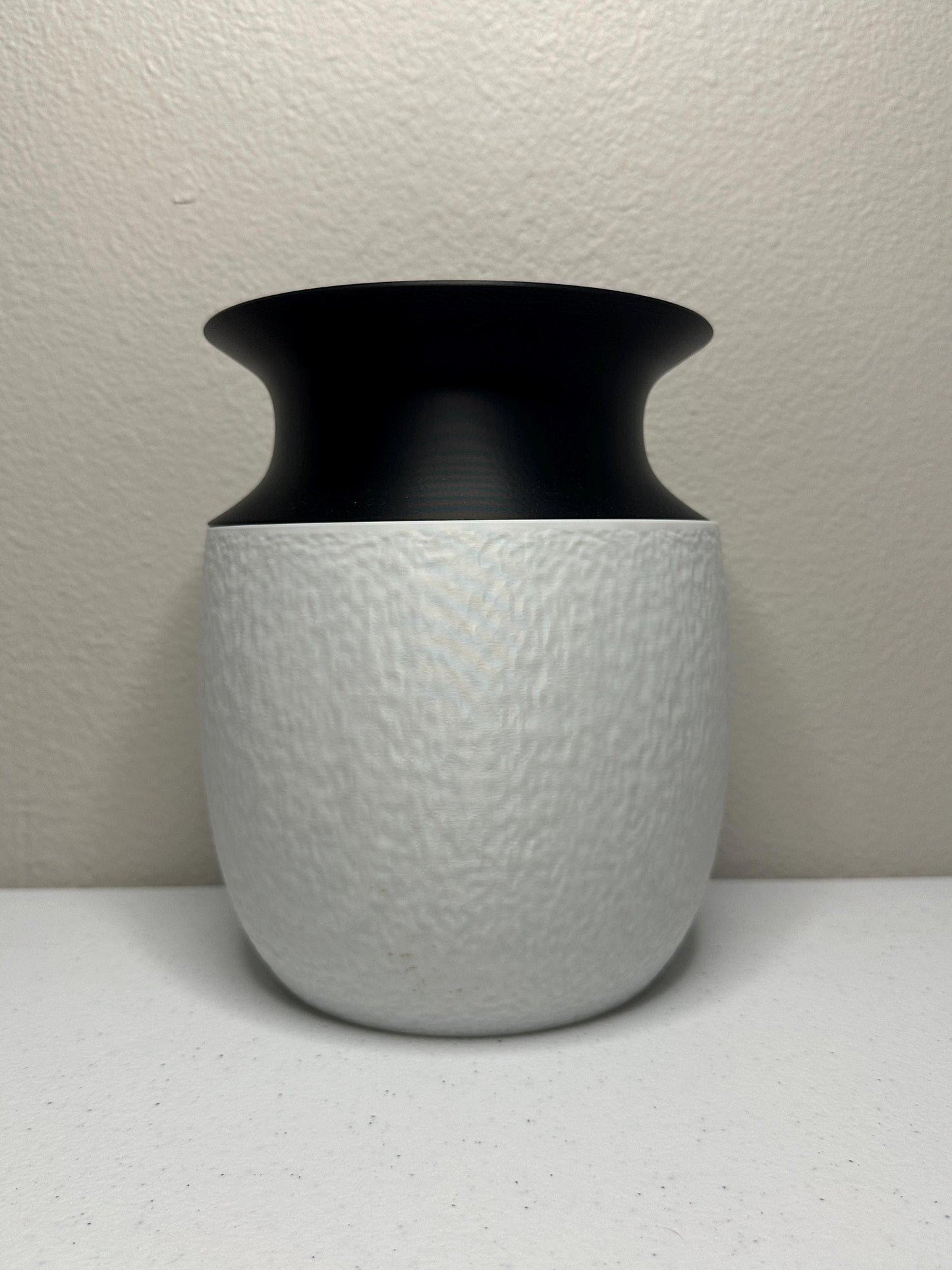 Two-Tone Planter with Water Reservoir: Modern Black & White Indoor/Outdoor Design