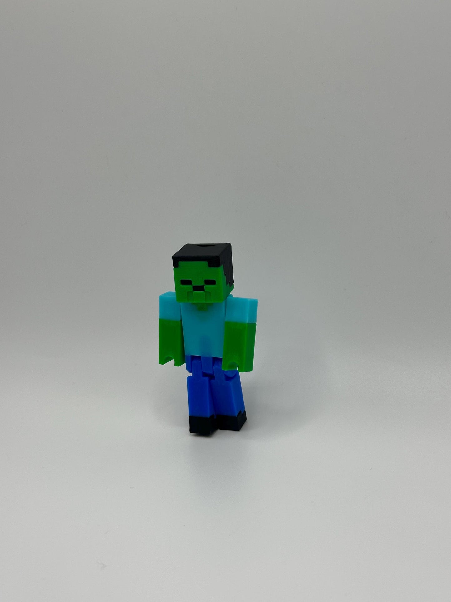 Articulated pixel inspired Zombie Figure – 3D Printed Pixel Toy for Gamers & Collectors – Movable Action Figure