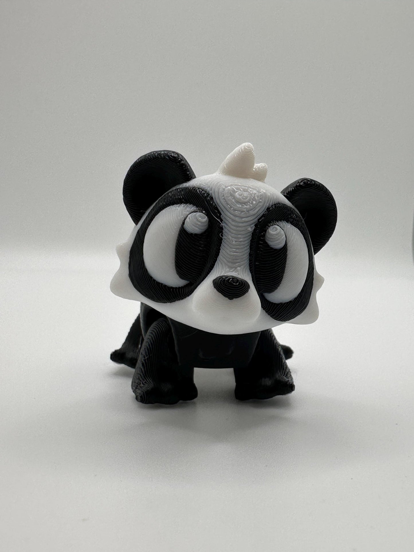 3D Printed Articulated Panda Figurine: Movable Desk Decor