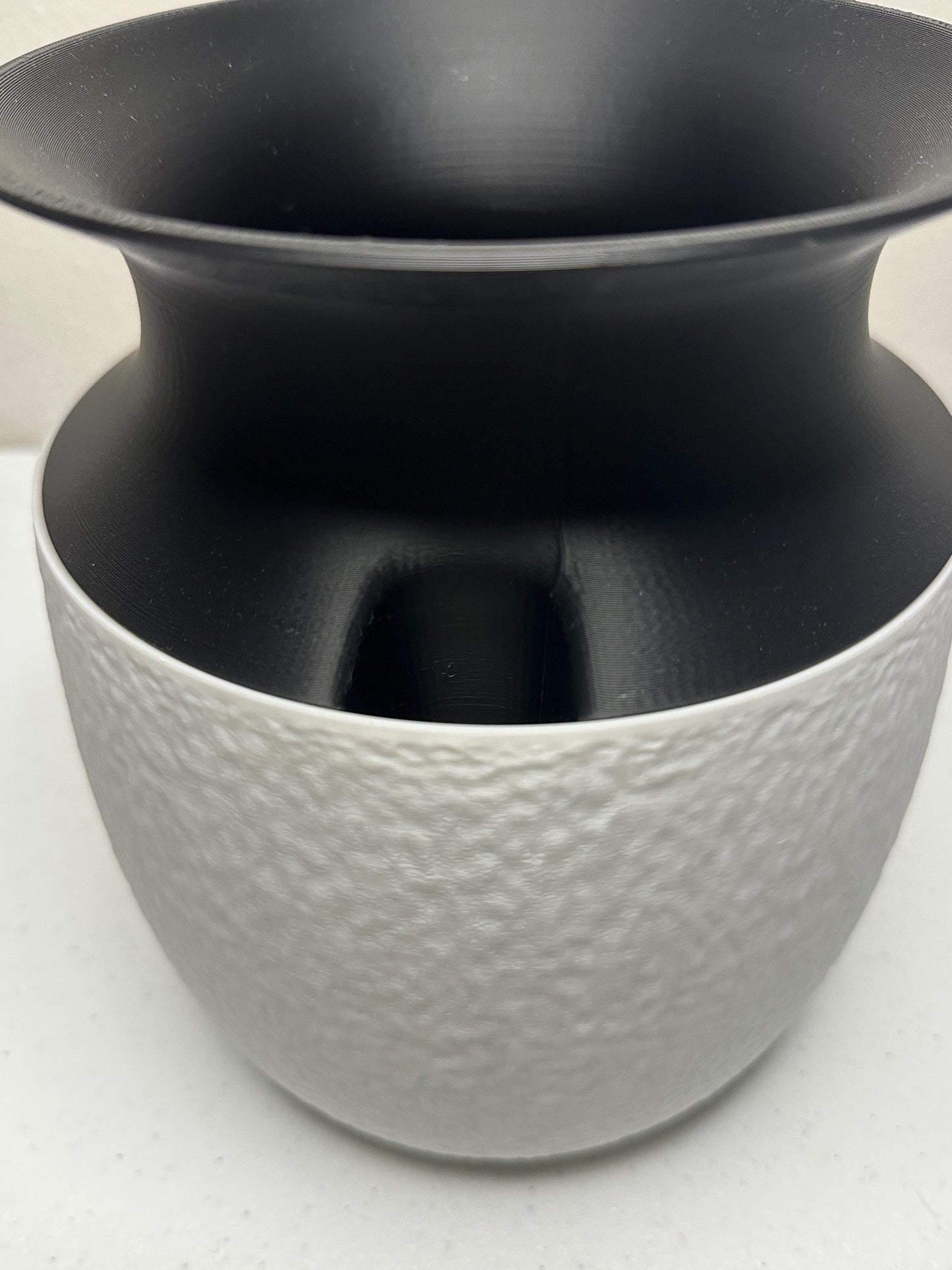 Two-Tone Planter with Water Reservoir: Modern Black & White Indoor/Outdoor Design