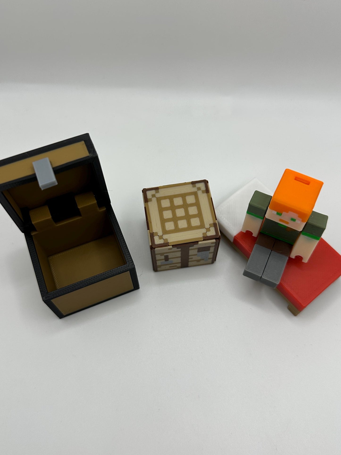 Pixel Female Character Pack – Articulated character, Bed, Chest & Crafting Table | 3D Printed Display Set