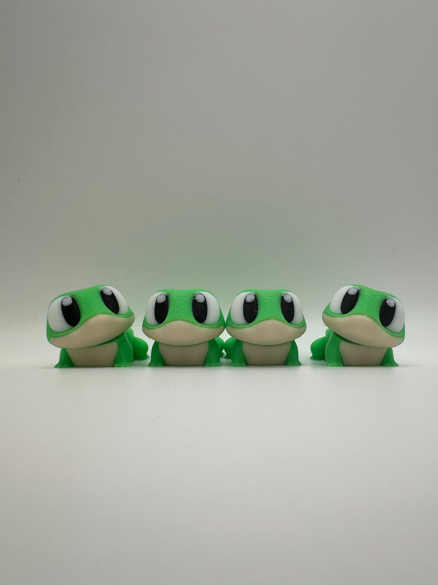 Frog Figurine – Cute 3D Printed Articulated Movable Frog, Adorable Home Decor & Gift for Kids and Collectors