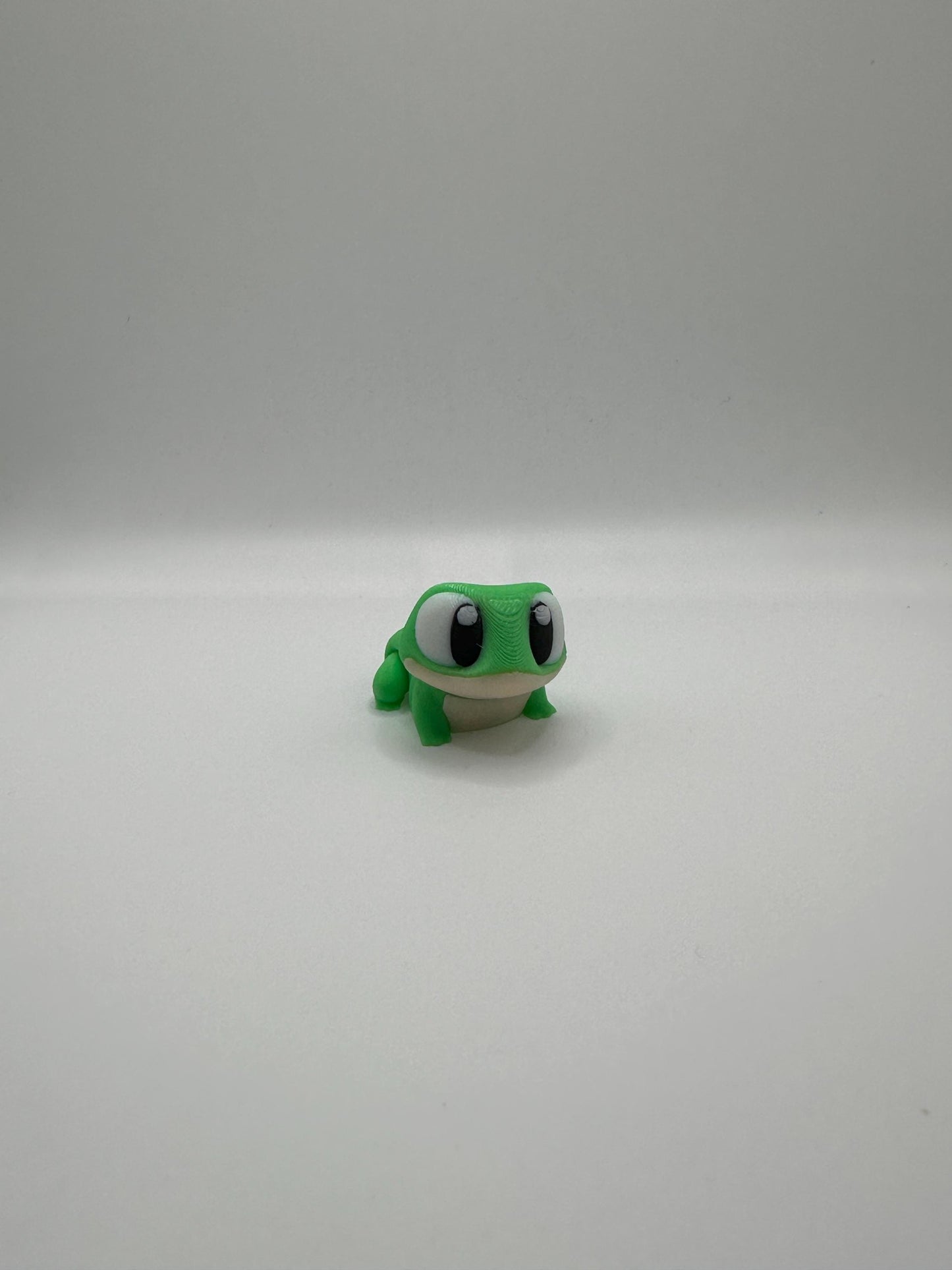 Frog Figurine – Cute 3D Printed Articulated Movable Frog, Adorable Home Decor & Gift for Kids and Collectors