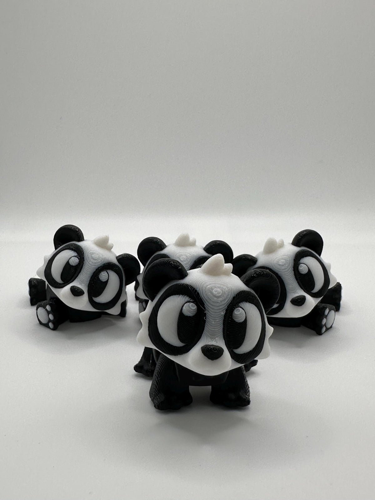 3D Printed Articulated Panda Figurine: Movable Desk Decor