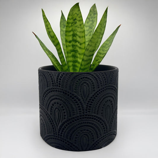 Textured Modern Indoor Planter – Black or White Decorative Pot for Houseplants