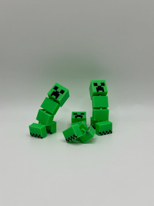 Articulated Kreepor Figurine – Pixel-Inspired Poseable Toy for Fantasy Desk Decor & Collectible Gift
